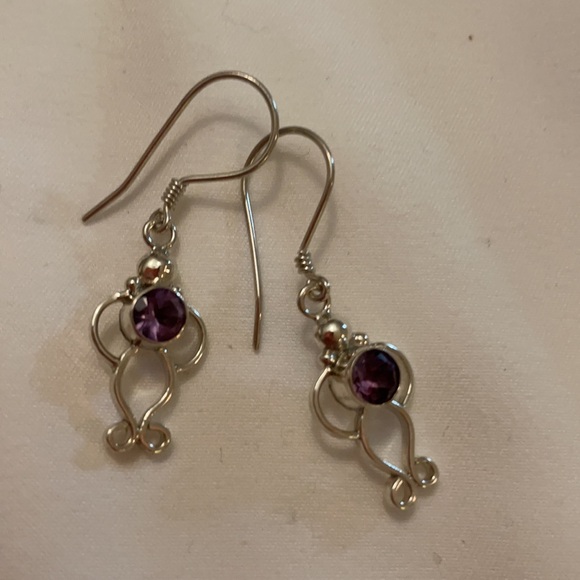 NEW DANGLE DROP NATURAL FACETED PURPLE AMETHYST CENTER STONE WITH CURVY SETTING - Picture 2 of 6